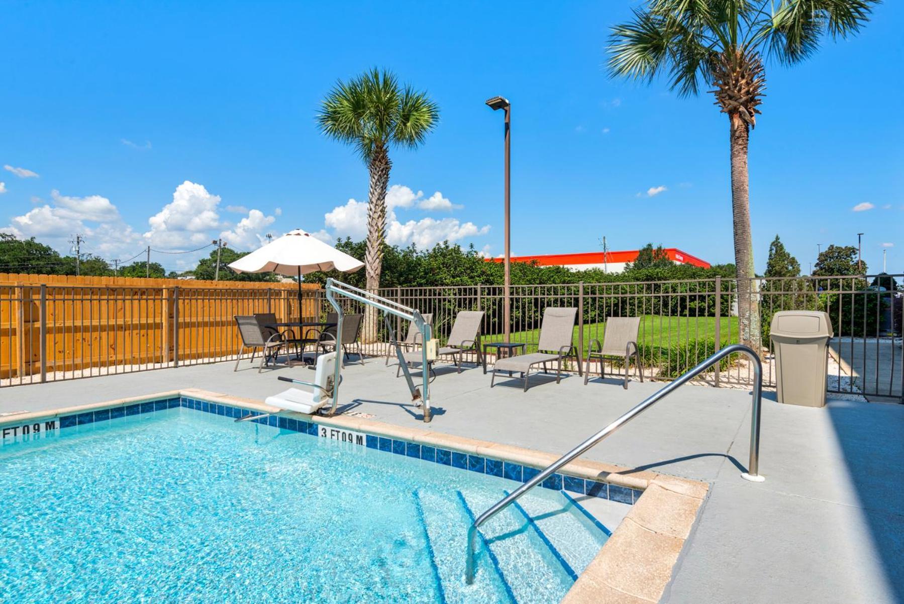Hampton Inn & Suites Pensacola I-10 N At University Town Plaza Exterior photo