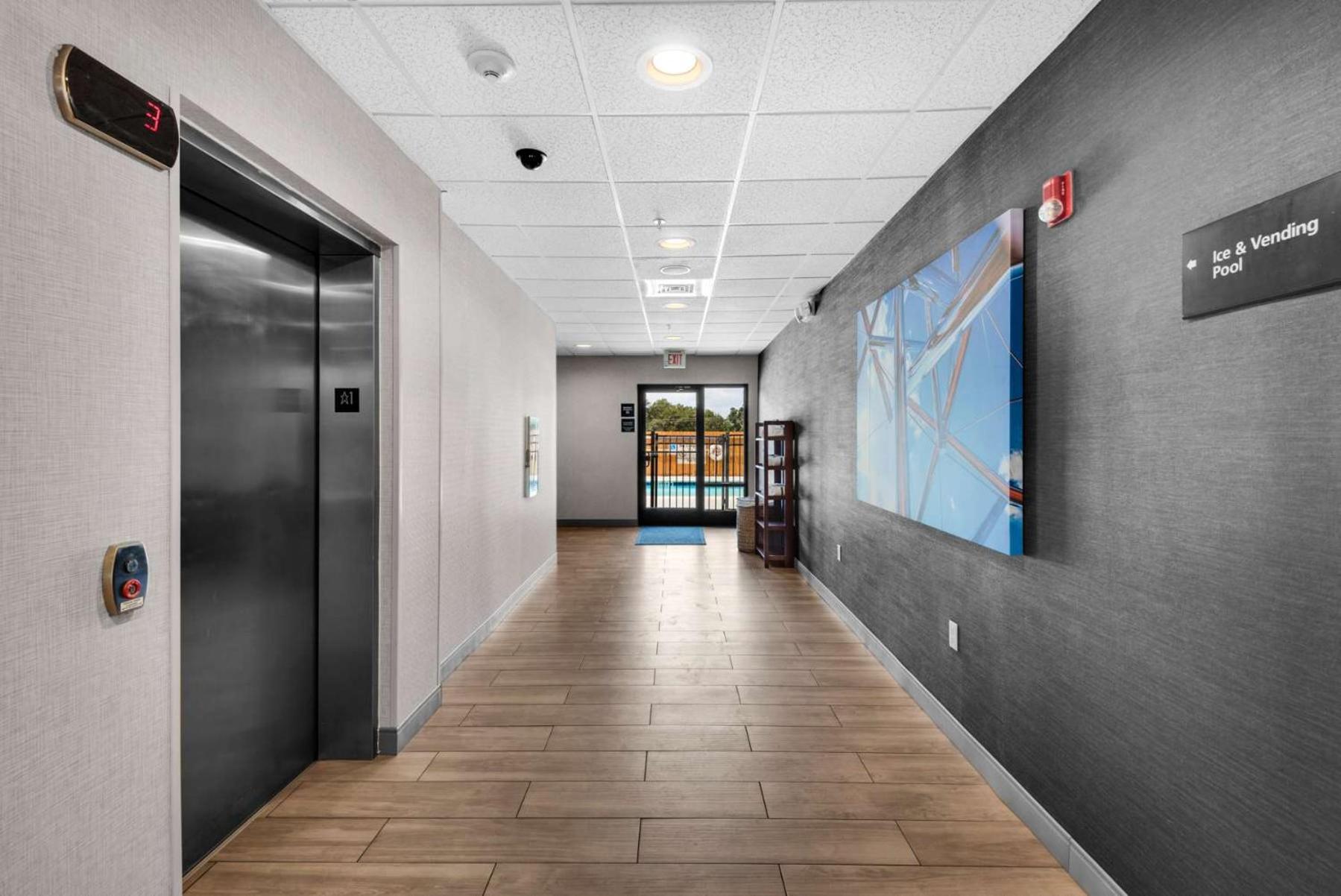 Hampton Inn & Suites Pensacola I-10 N At University Town Plaza Exterior photo