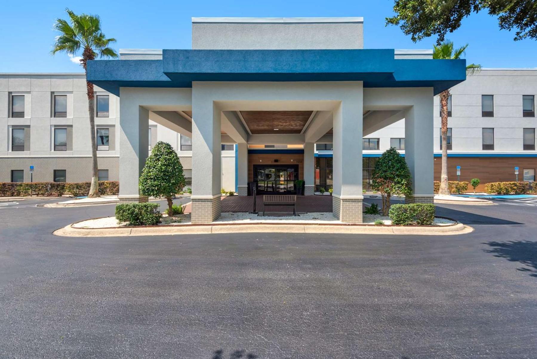 Hampton Inn & Suites Pensacola I-10 N At University Town Plaza Exterior photo