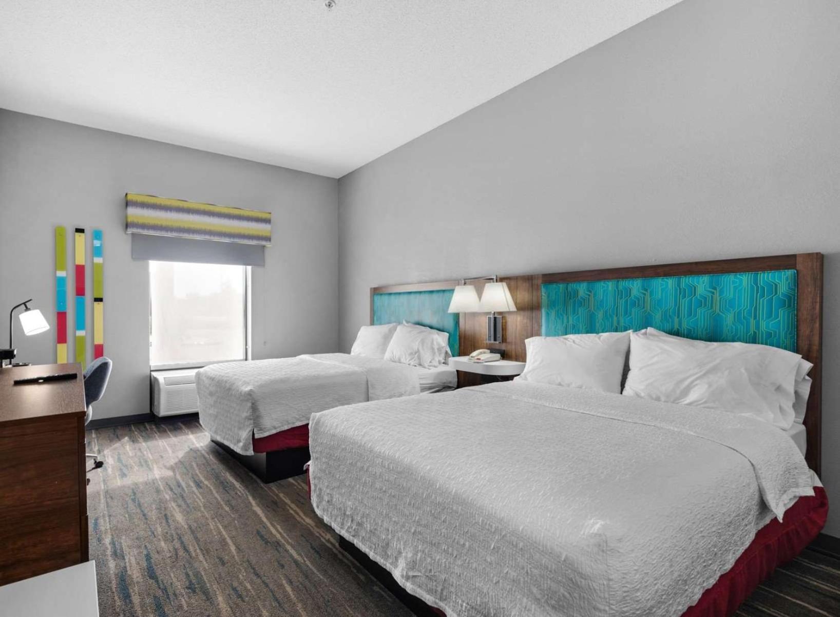 Hampton Inn & Suites Pensacola I-10 N At University Town Plaza Exterior photo