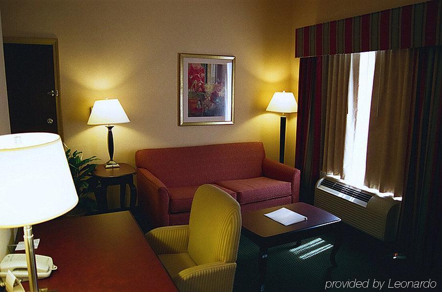 Hampton Inn & Suites Pensacola I-10 N At University Town Plaza Room photo